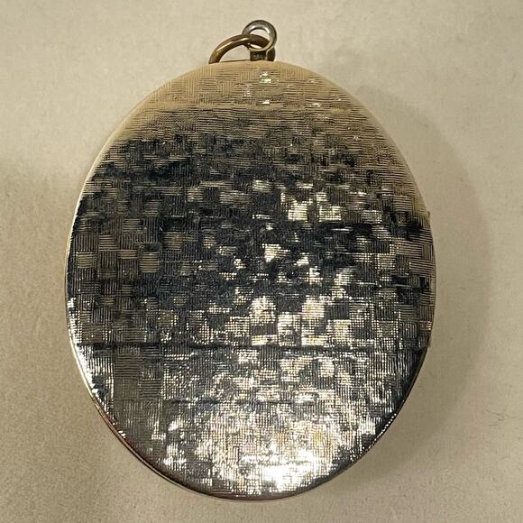 Vintage Victorian Toile French Country Style Romantic Filigree Locket Rococo - Picture 4 of 4